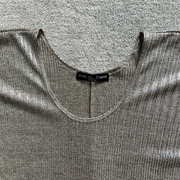 Kim & Cami Silver Metallic Top - Picture 8 of 10